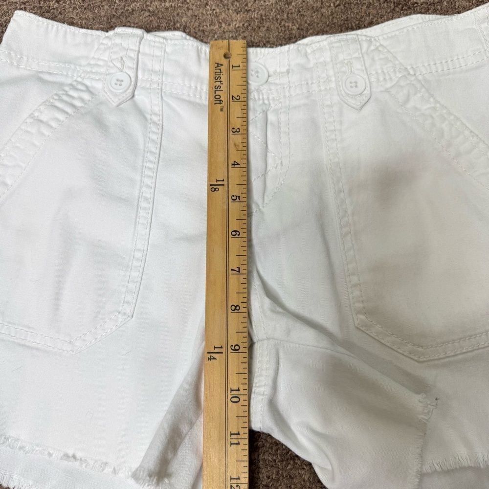Supplies by Unionbay White Raw Edge Denim Shorts Size 4 - Picture 8 of 9